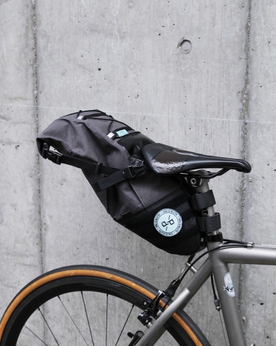 サドルバッグ【Saddle Bag 13L】｜Peloton de Paris（プロトン ド パリ）｜TOKYOlife