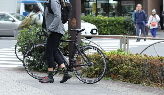 1月だって走ることをやめない自転車乗りには「街ビブ」がある。｜TOKYOlife